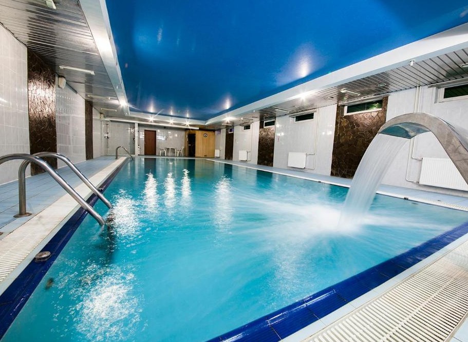 10 лучших отелей Подмосковья с теплым бассейном