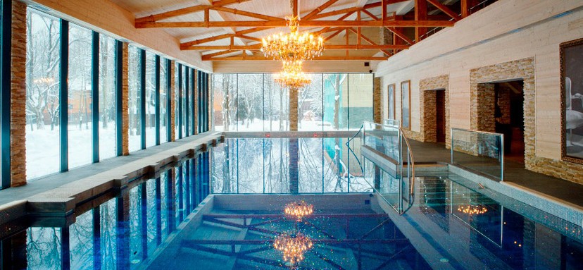 10 лучших отелей Подмосковья с теплым бассейном