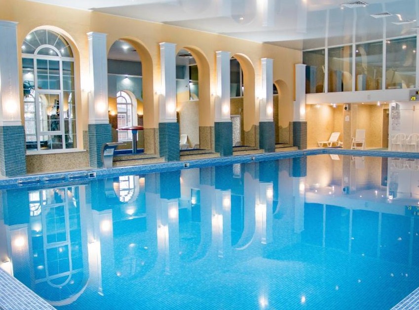 10 лучших отелей Подмосковья с бассейном