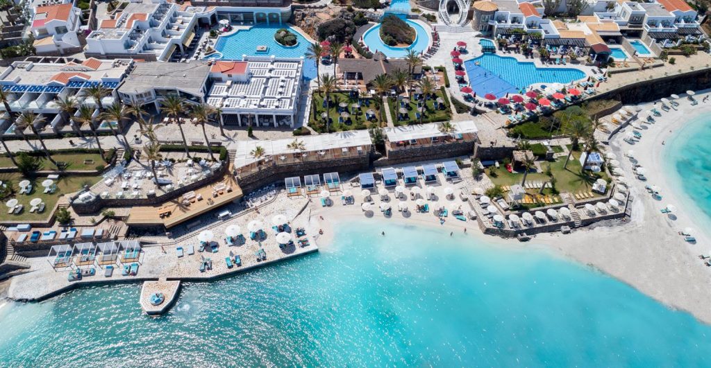 10 лучших отелей Греции с теплыми бассейнами