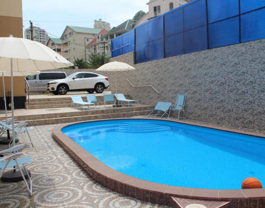 10 отелей в Сочи с теплыми бассейнами