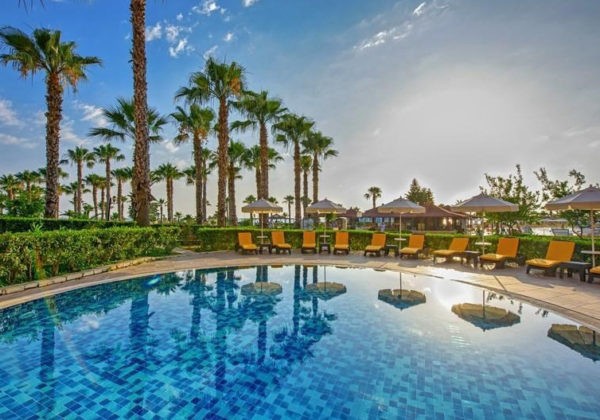Топ 15 отелей в Турции с теплым бассейном
