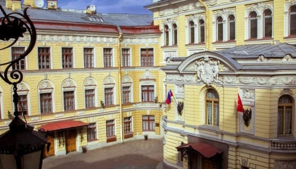 Нетривиальный Петербург: по крышам, дворам колодцам, паркам и каналам