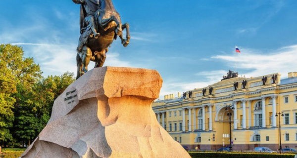 Здесь написаны шедевры: литературная экскурсия по Петербургу