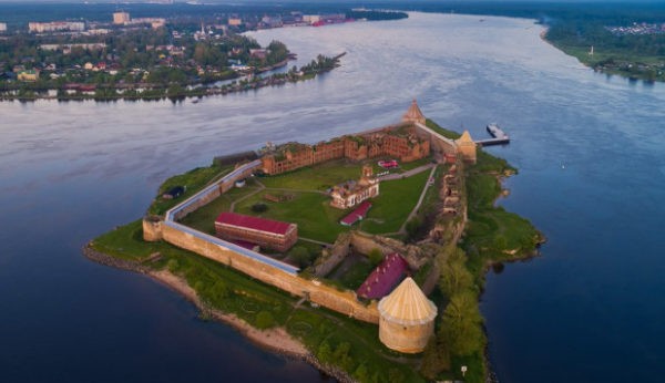 Экскурсия в крепость Орешек на «Метеоре» из Санкт-Петербурга