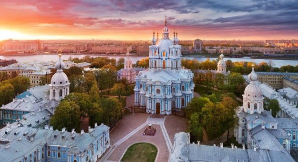 Обзорная экскурсия по Петербургу с посещением Смольного собора
