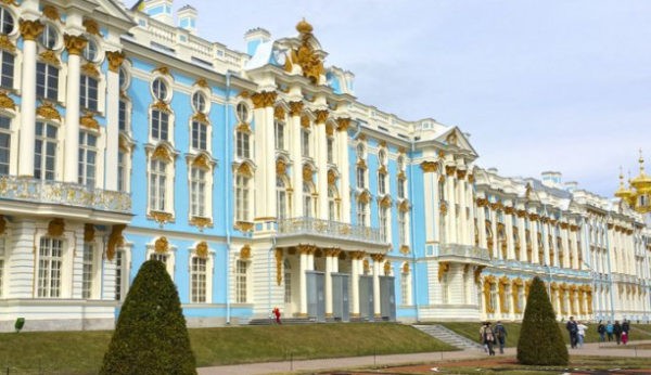 Блестящий Екатерининский дворец