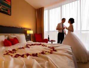 Как выбрать идеальный брачный номер в гостинице: секреты создания романтического атмосферы