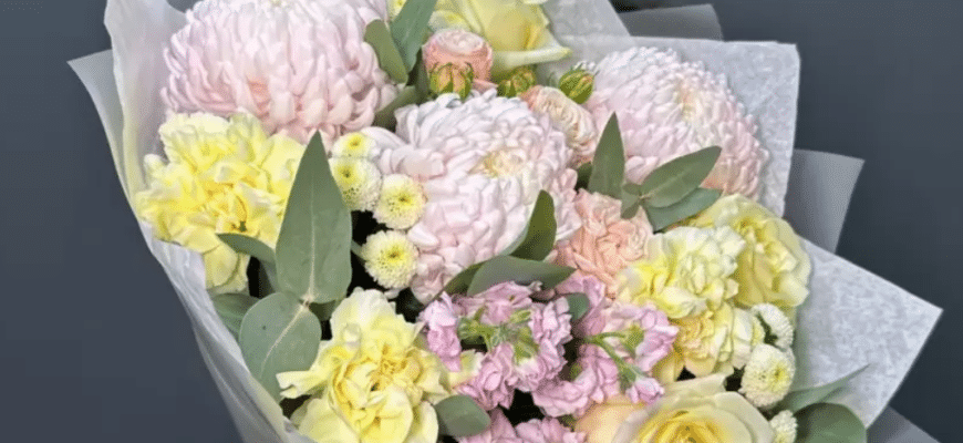 Цветы в подарок на рождение малыша: как выбрать и оформить букет для счастливых родителей