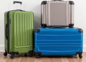 Пластиковые чемоданы: какой материал корпуса лучше и надежнее