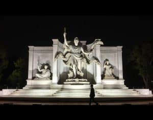 Как создаются скульптуры для памятников: от эскиза до установки